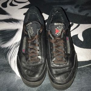 Reebok size 7 black low tops with brown laces 💕